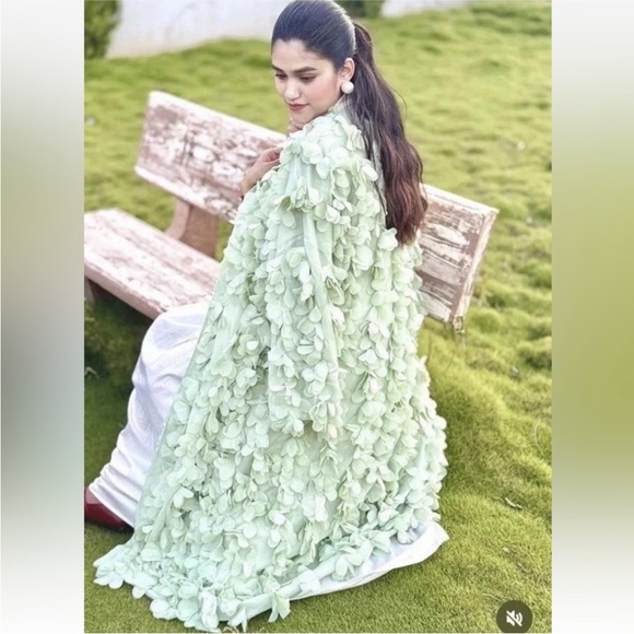 Zara green petal coat - Picture 5 of 10